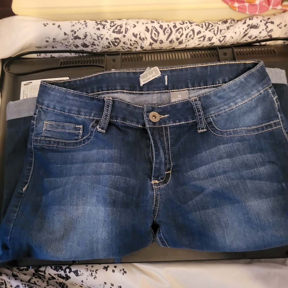 Soundgirl Darkwash Jean Capri